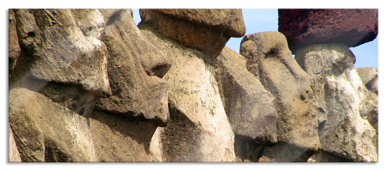 Pixxprint Osterinseln Statuen Detailansicht, Glasbild Panorama