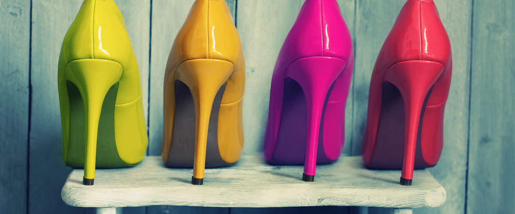 Bunte High Heels, Glasbild Panorama