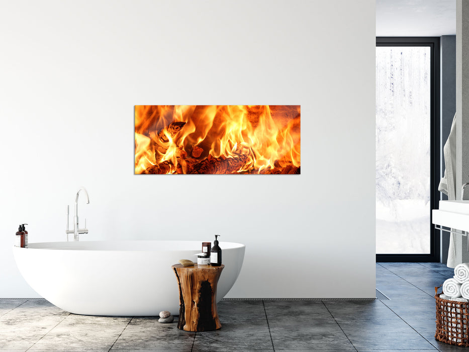 Gemütliches Holz im Feuer, Glasbild Panorama