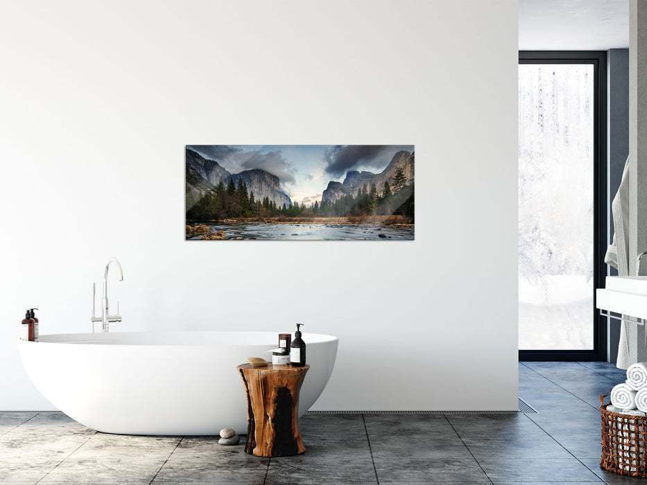 Seichter Fluss im Herbst, Glasbild Panorama