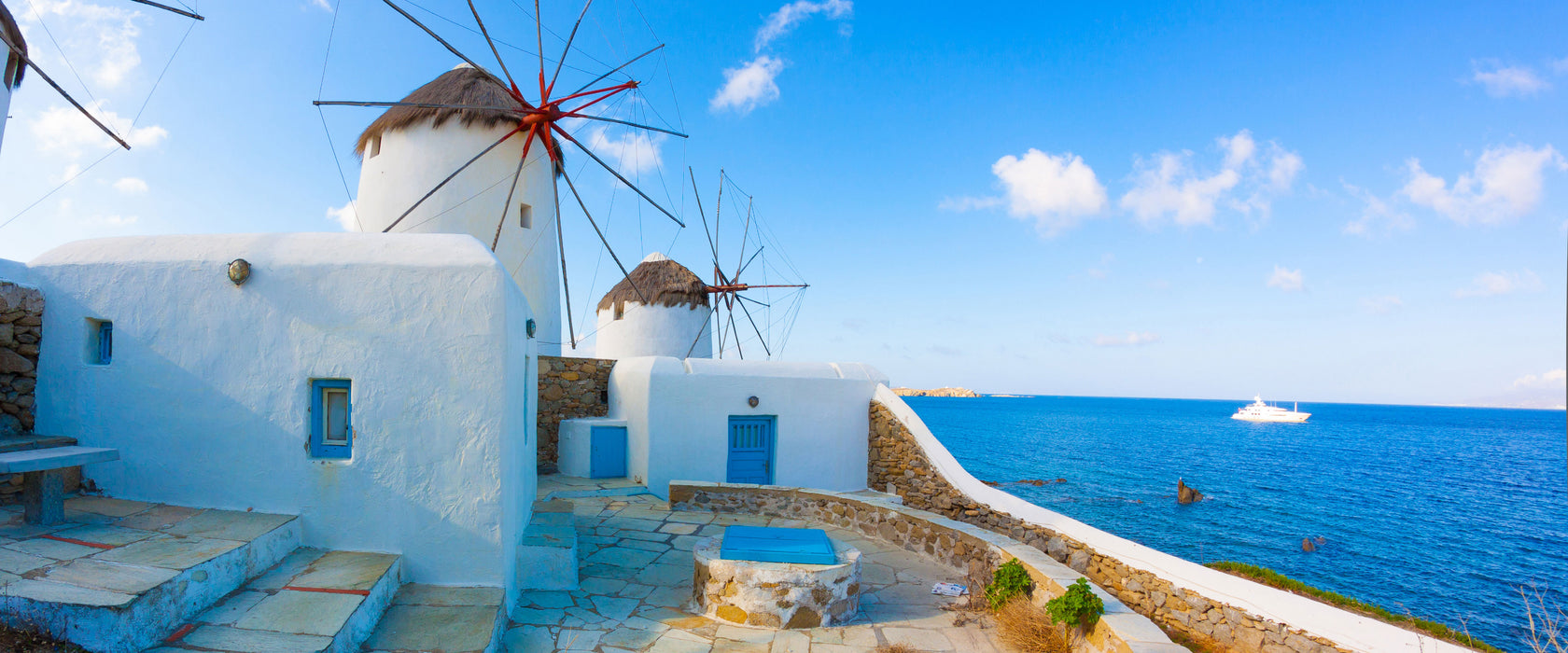 Windmühlen im Mittelmeer, Glasbild Panorama