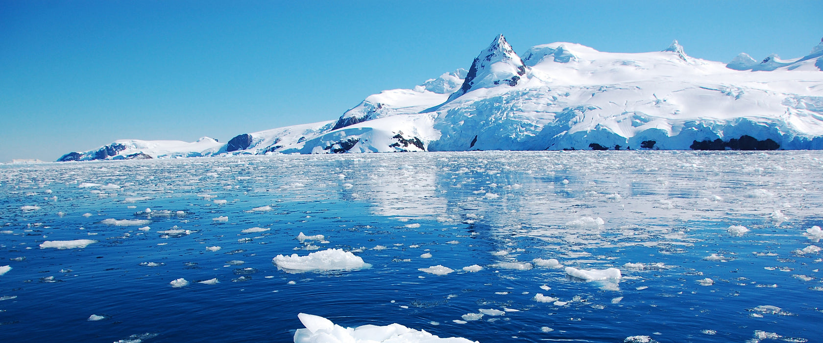 Eisbrocken im Meer, Glasbild Panorama