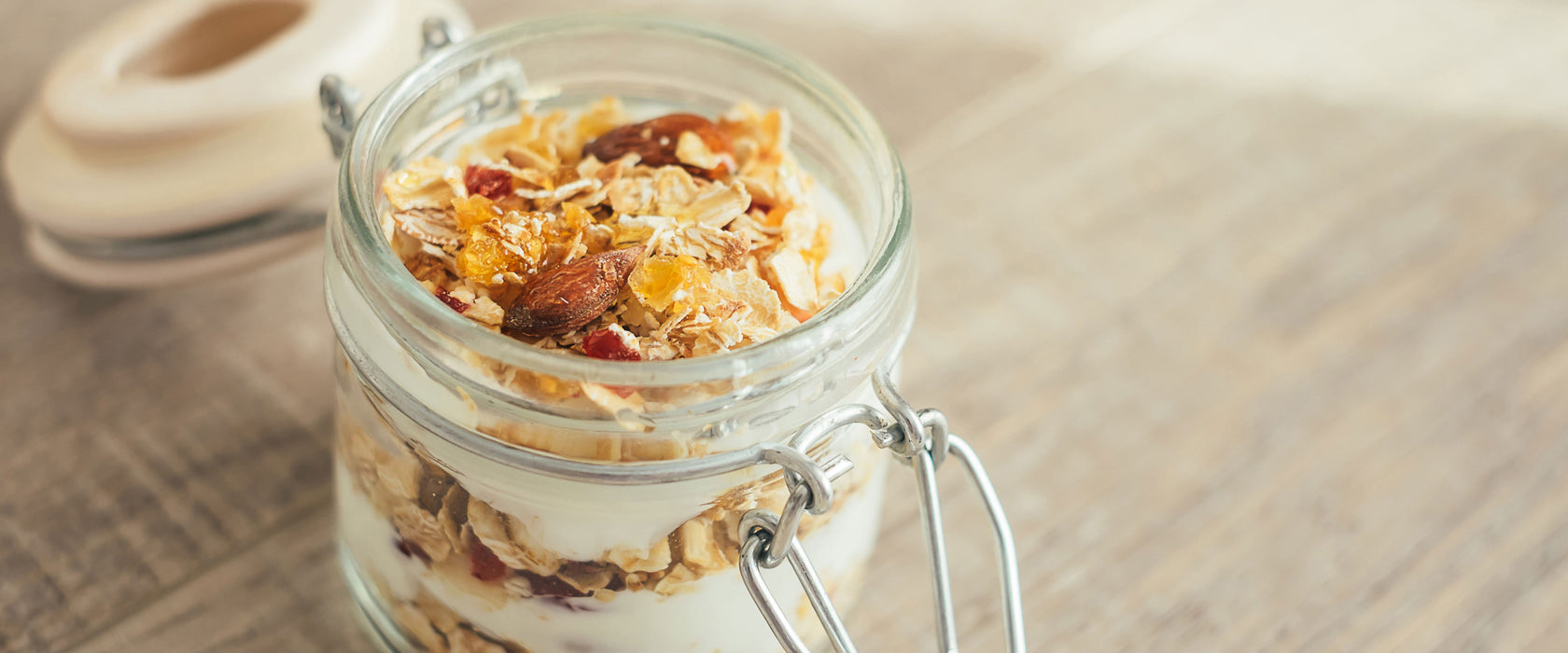 Jogurt Müsli im Glas, Glasbild Panorama