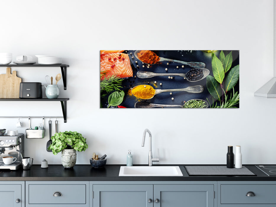 Feine Gewürze auf Löffeln, Glasbild Panorama