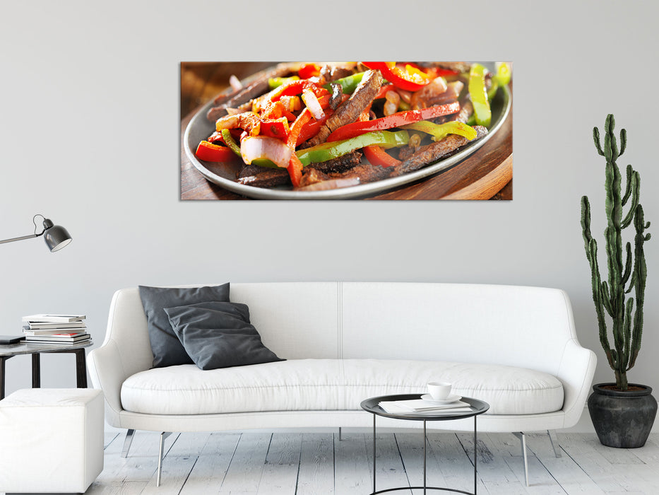 Fleischpfanne mit Paprika, Glasbild Panorama