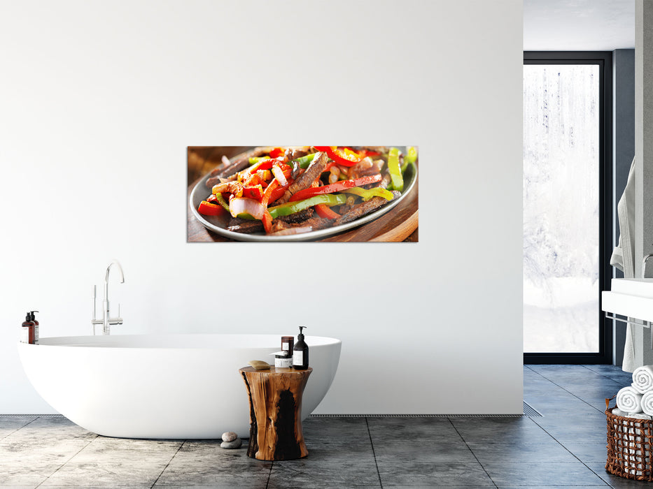 Fleischpfanne mit Paprika, Glasbild Panorama