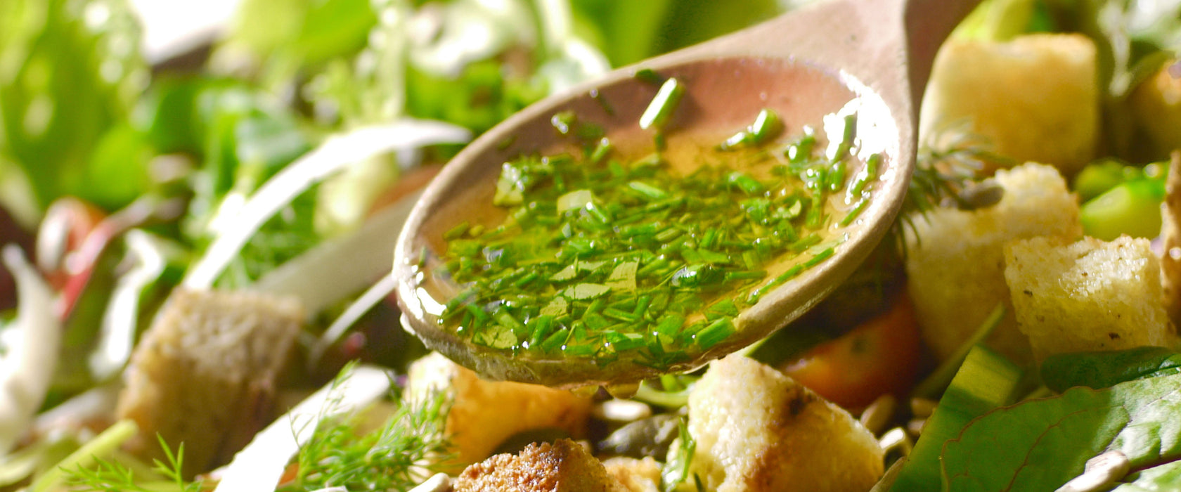 Kräuter Vinaigrette, Glasbild Panorama