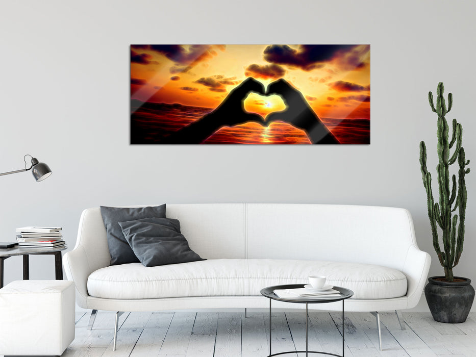 Mit Händen Herz am Meer, Glasbild Panorama