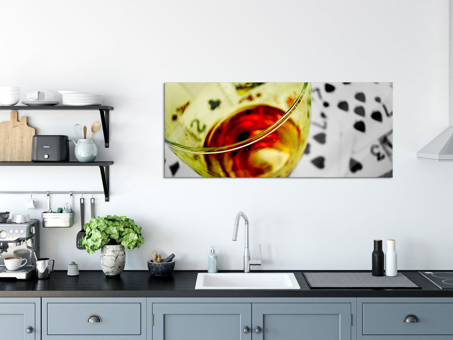 Glas Wein auf Spielkarten, Glasbild Panorama