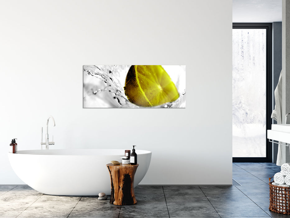 Limette im Wasser, Glasbild Panorama