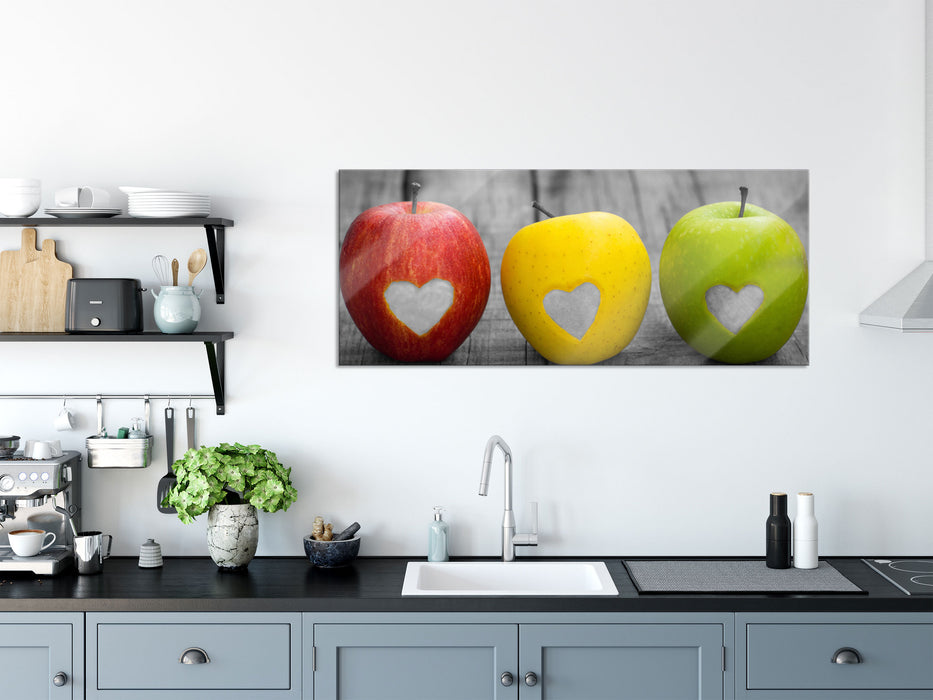Herzäpfel auf Holztisch, Glasbild Panorama