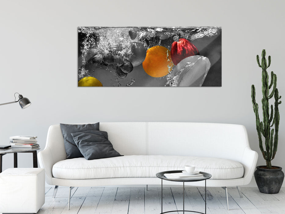 ins Wasser fallende Früchte, Glasbild Panorama