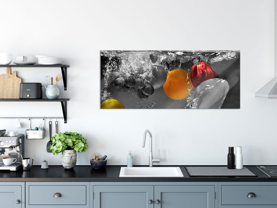 ins Wasser fallende Früchte, Glasbild Panorama