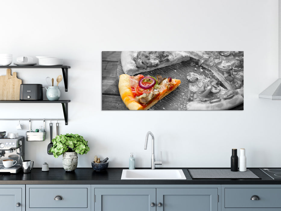 Pizza auf Holzbrett, Glasbild Panorama