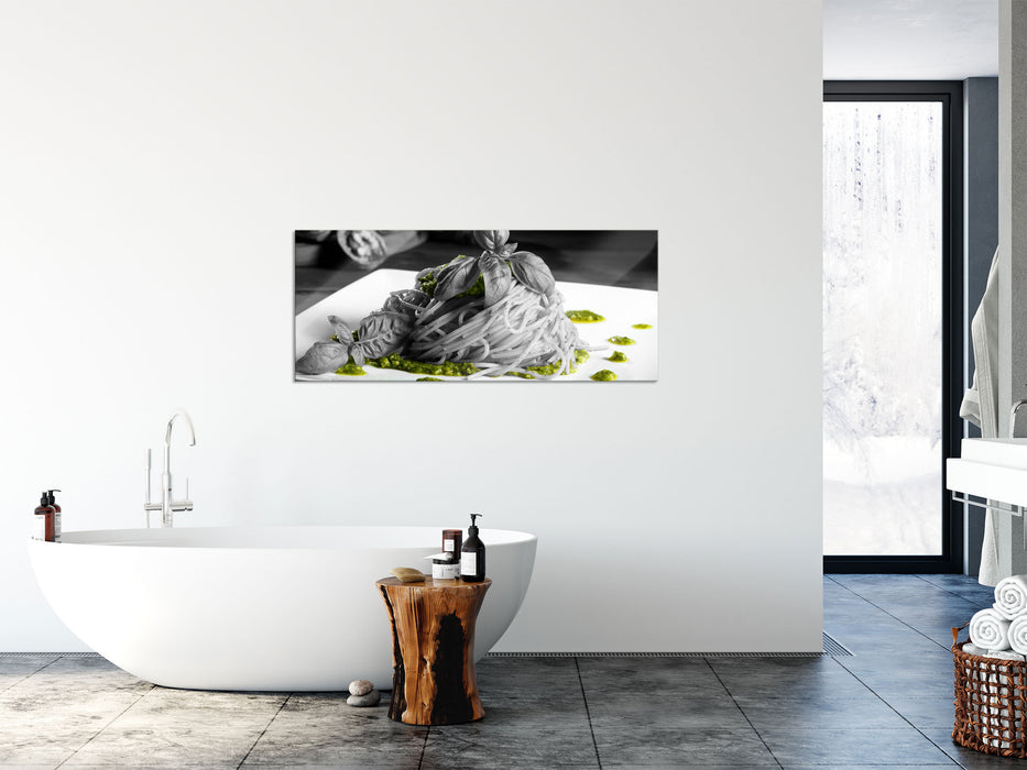 Spaghetti mit Pesto und Basilikum, Glasbild Panorama
