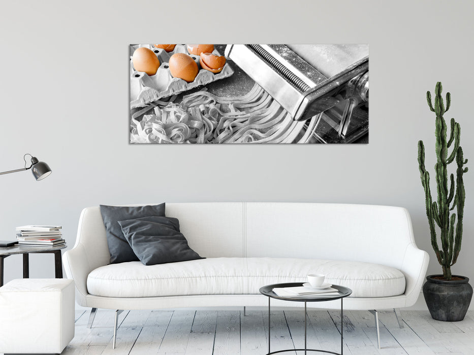 Nudelmaschine mit Eiern, Glasbild Panorama