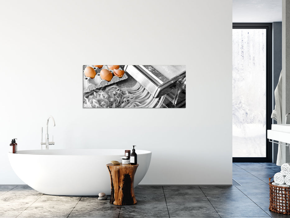 Nudelmaschine mit Eiern, Glasbild Panorama
