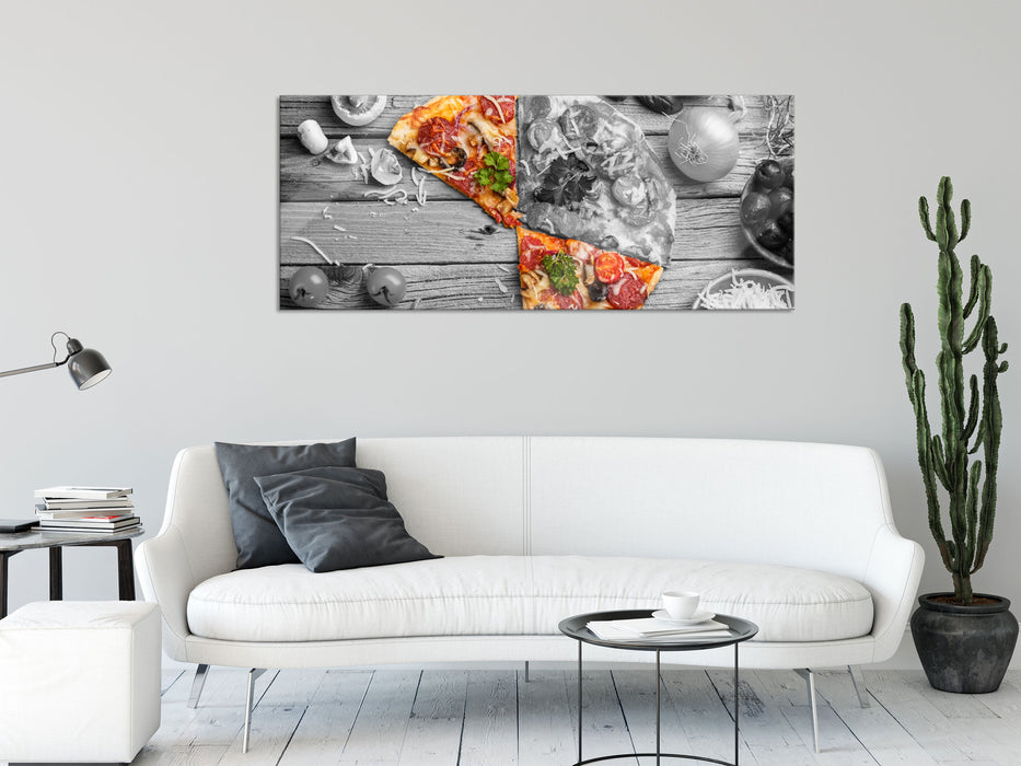 Pizza auf Holztisch, Glasbild Panorama