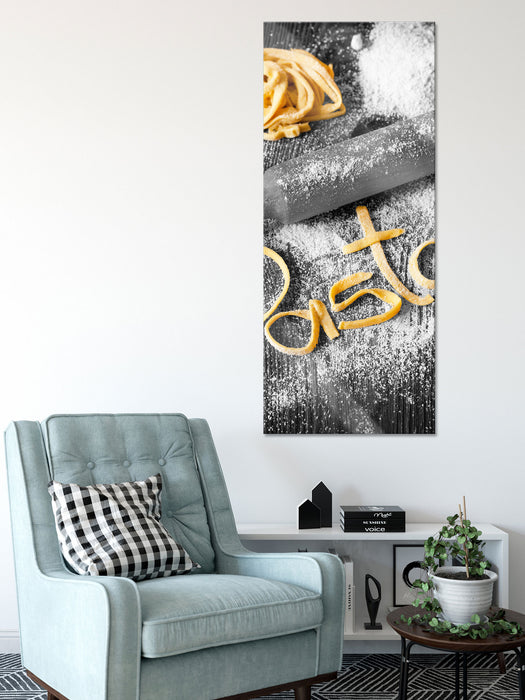 Pasta vor Nudelholz, Glasbild Panorama