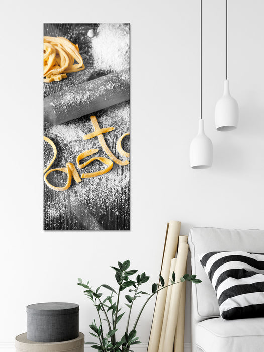 Pasta vor Nudelholz, Glasbild Panorama