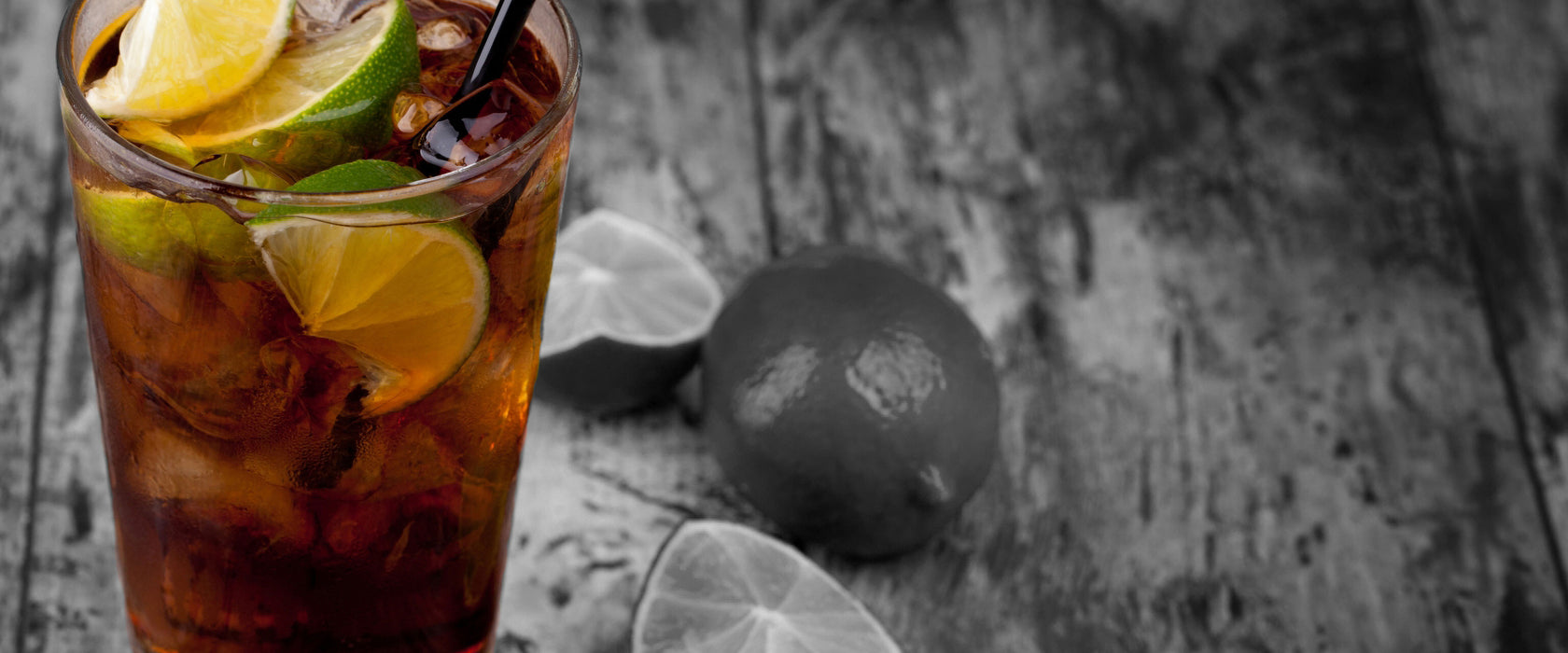 Cuba Libre mit vielen Limetten, Glasbild Panorama