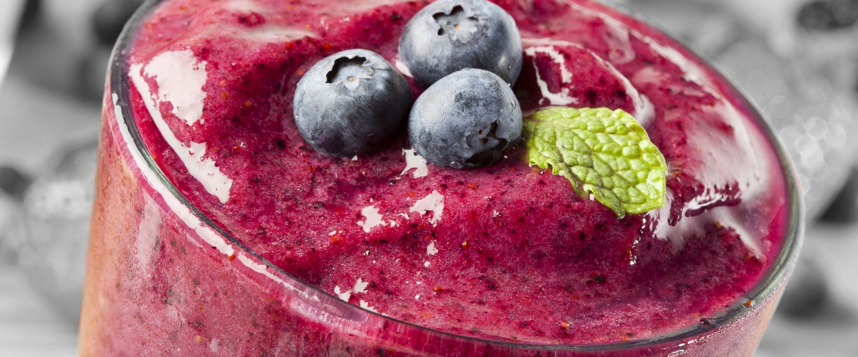 köstlicher Blaubeershake, Glasbild Panorama