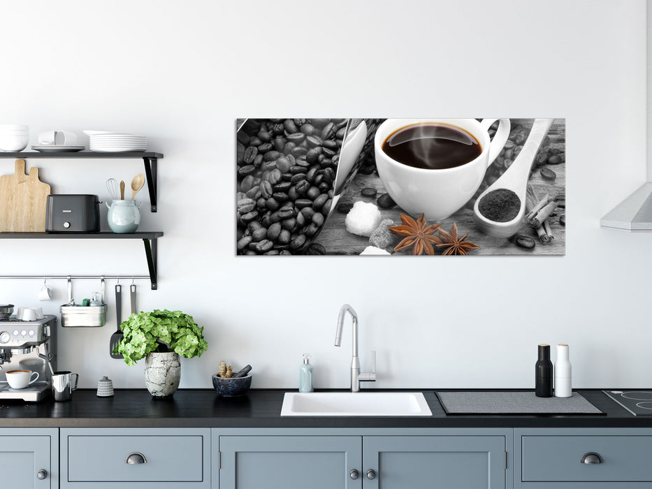 Kaffee neben Kaffeebohnen, Glasbild Panorama