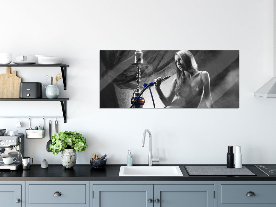 Frau mit Shisha, Glasbild Panorama