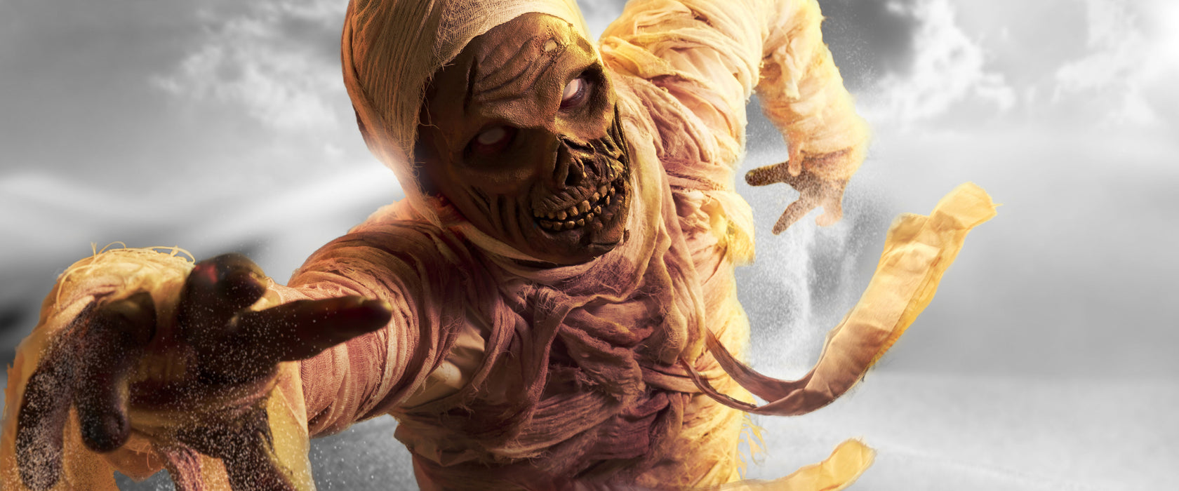 hungrige Mumie greift an, Glasbild Panorama