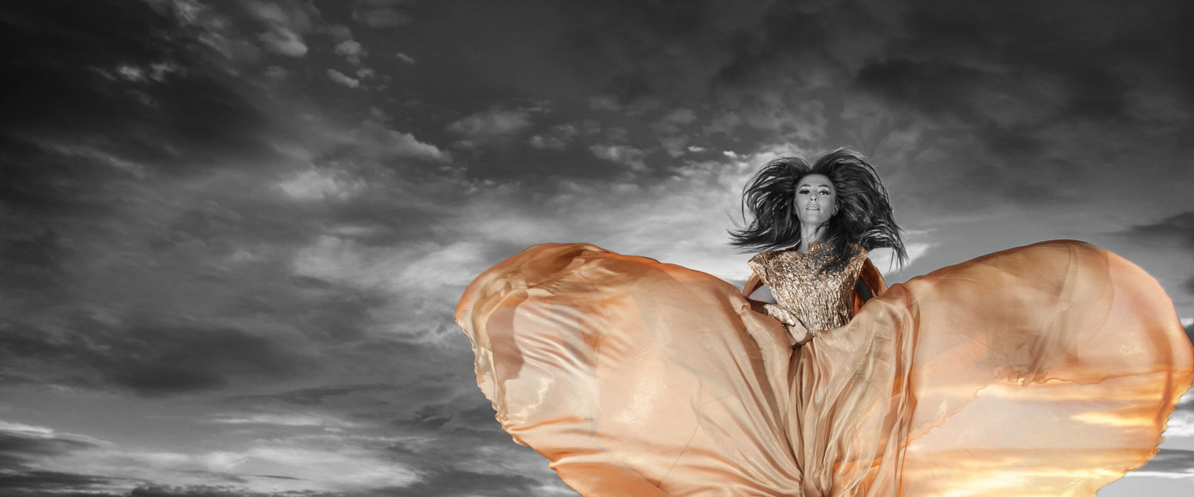 Frau in schönem Kleid, Glasbild Panorama