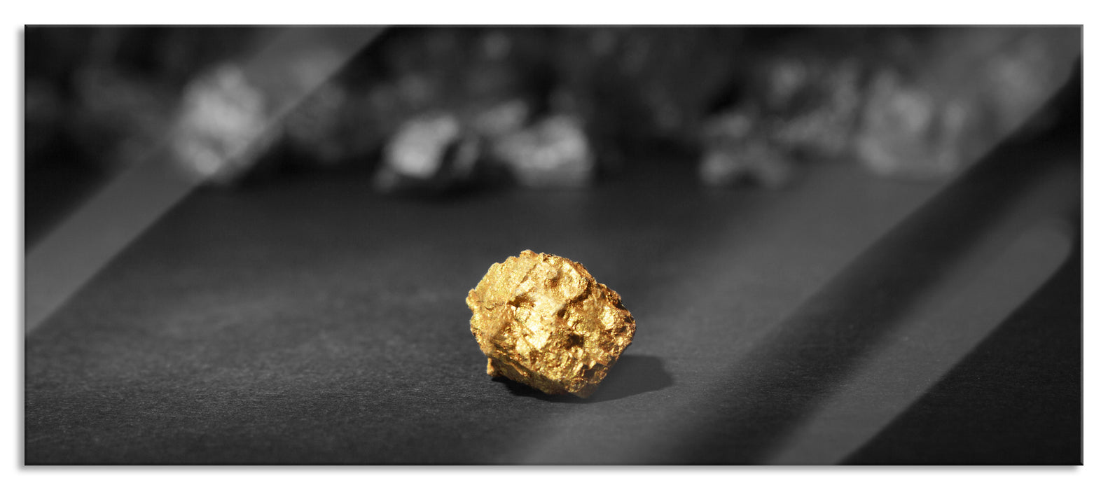 Pixxprint Goldnugget im Vordergrund, Glasbild Panorama