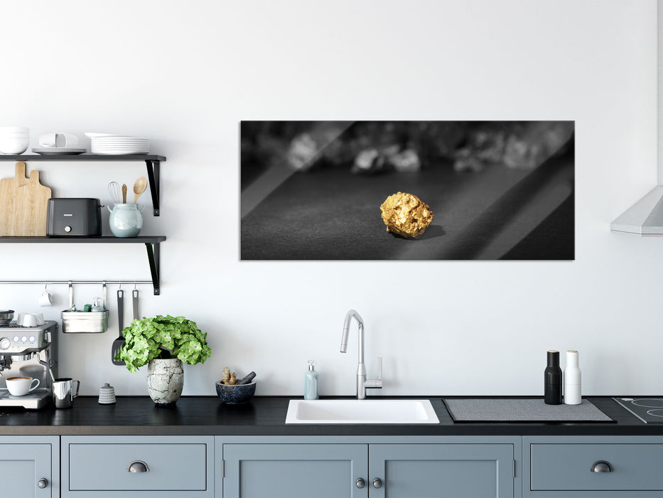 Goldnugget im Vordergrund, Glasbild Panorama
