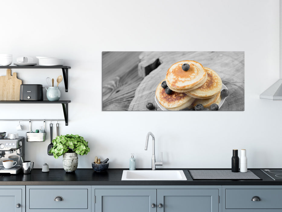 leckere Pancakes mit Blaubeeren, Glasbild Panorama