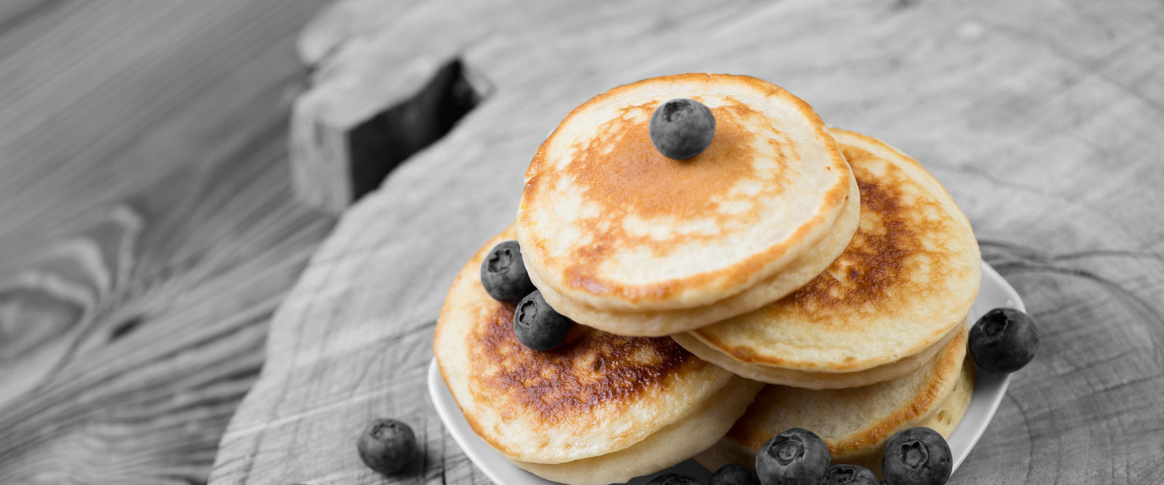 leckere Pancakes mit Blaubeeren, Glasbild Panorama