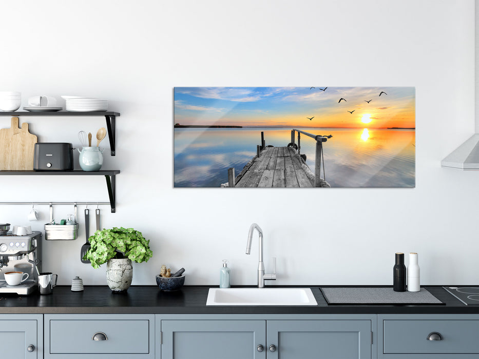 schöner Steg mit Möwen, Glasbild Panorama