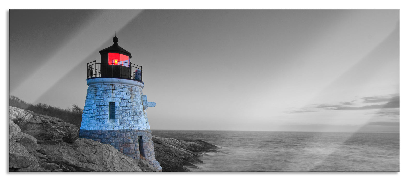 Pixxprint winziger Leuchtturm auf Felsen, Glasbild Panorama