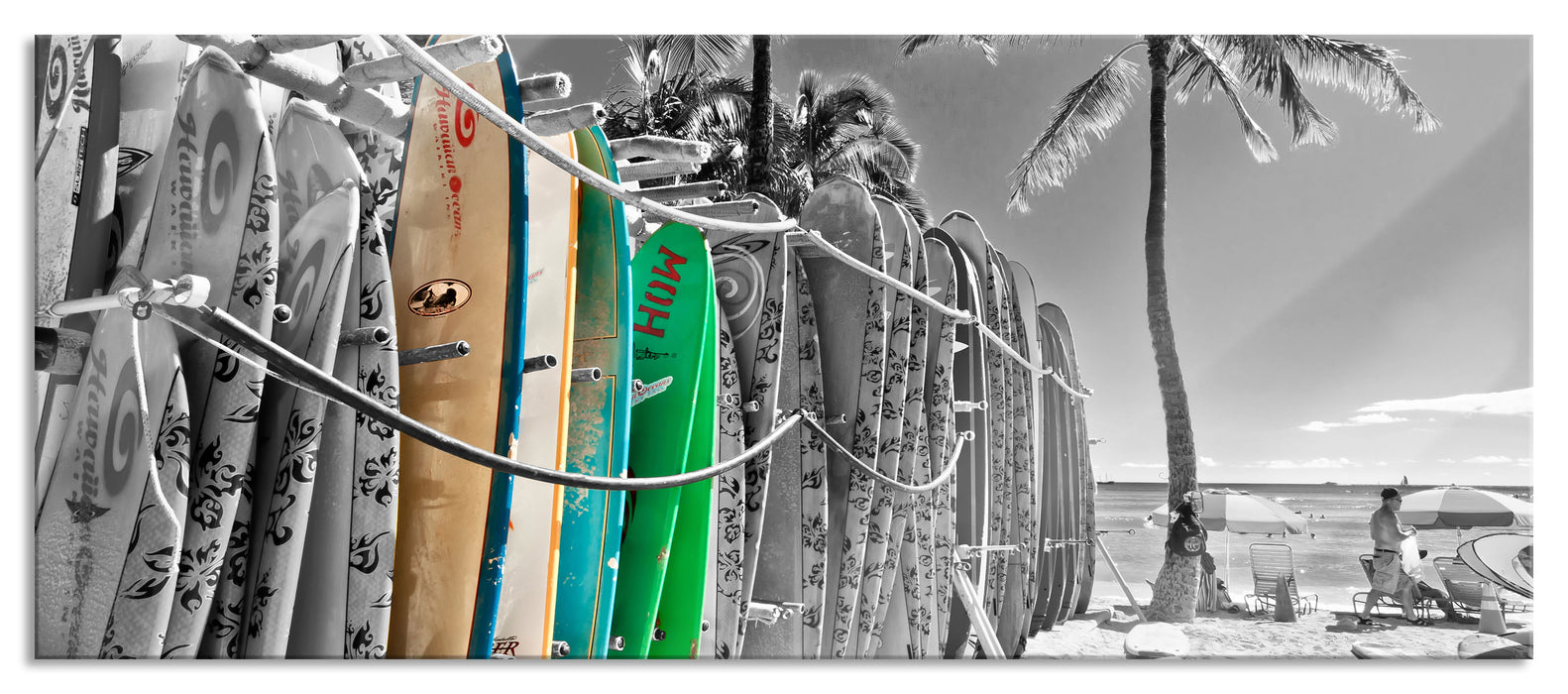 Pixxprint bunter Surfboards am Strand, Glasbild Panorama