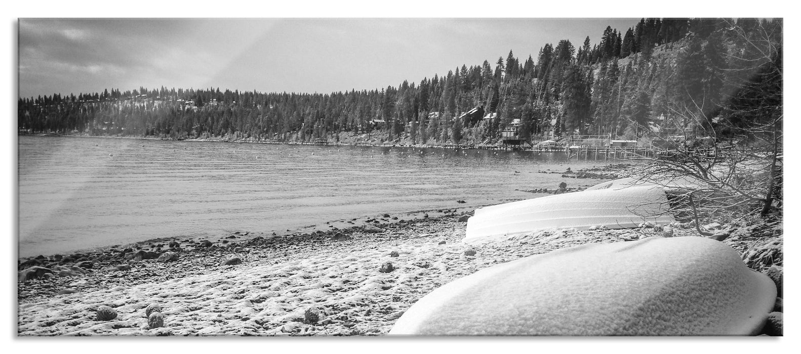 Boote im Winter am See, Glasbild Panorama