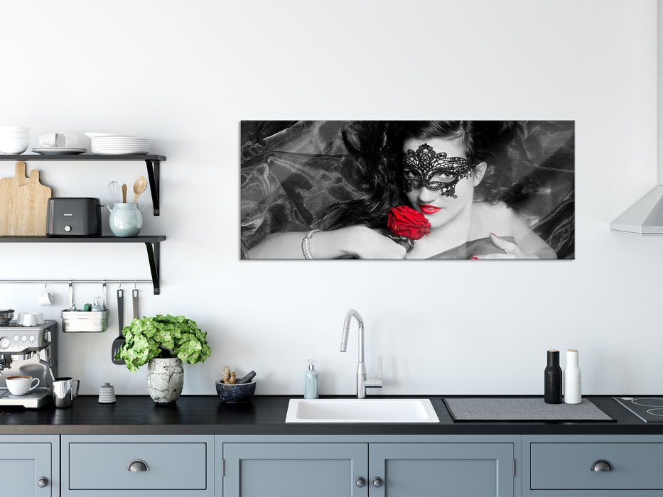 Maskierte Lady mit Rose, Glasbild Panorama