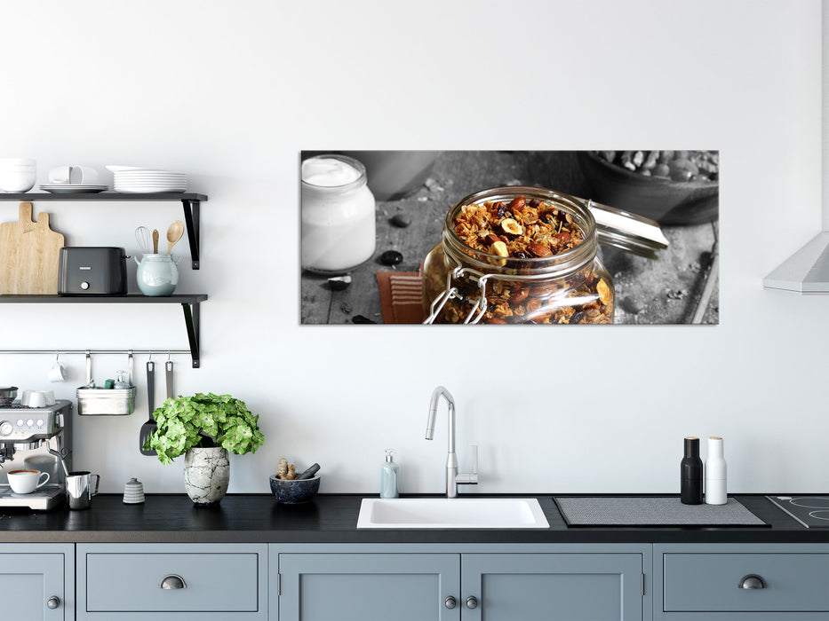Süßes Müsli im Glas, Glasbild Panorama