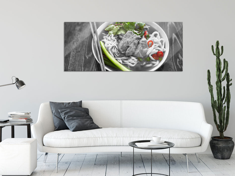 Nudelsuppe mit Fleisch, Glasbild Panorama