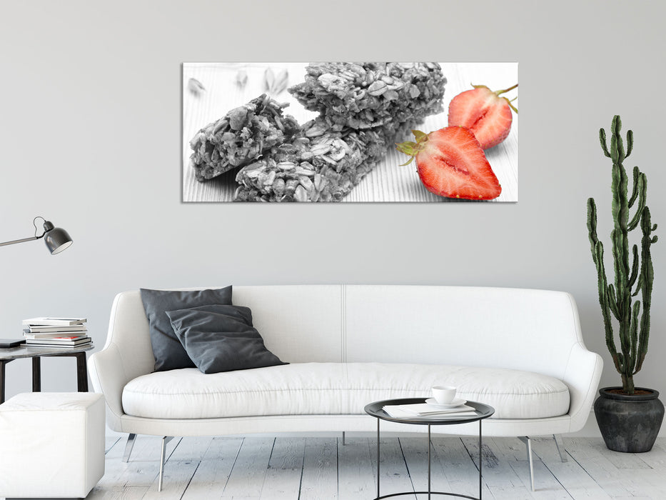 Müsliriegel mit Erdbeere, Glasbild Panorama