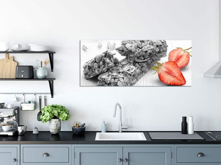 Müsliriegel mit Erdbeere, Glasbild Panorama