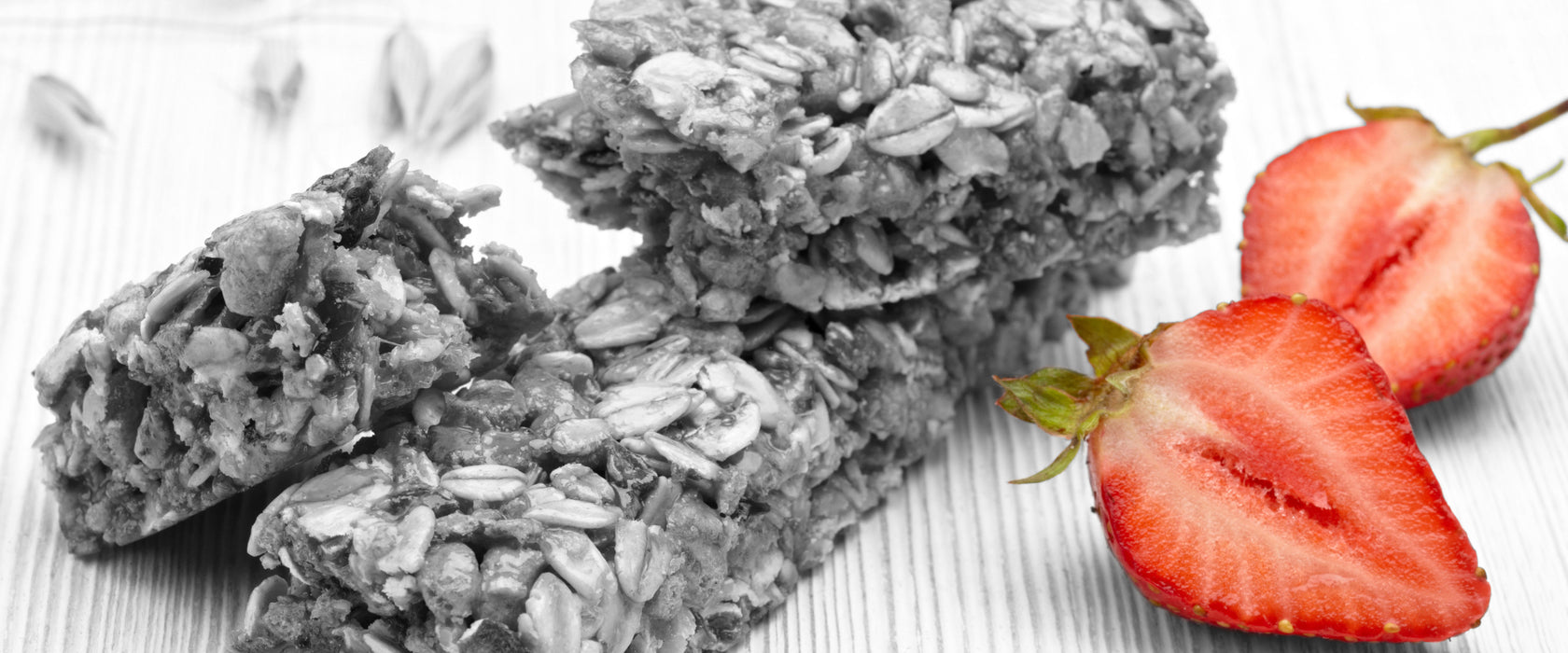 Müsliriegel mit Erdbeere, Glasbild Panorama