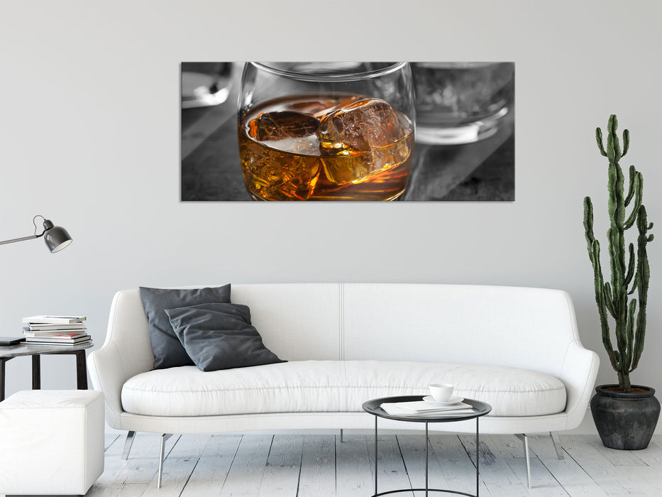 Gekühlter Whiskey im Glas, Glasbild Panorama