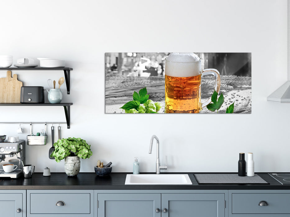 Frisches Bier mit Schaumkrone, Glasbild Panorama