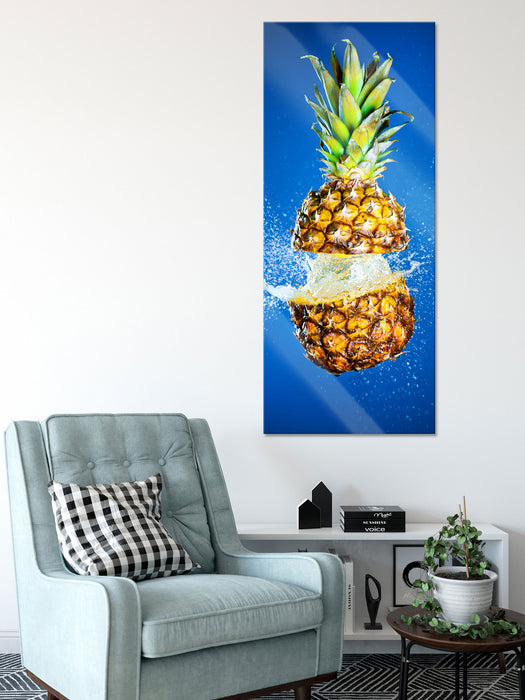 Ananas mit Wasser bespritzt, Glasbild Panorama