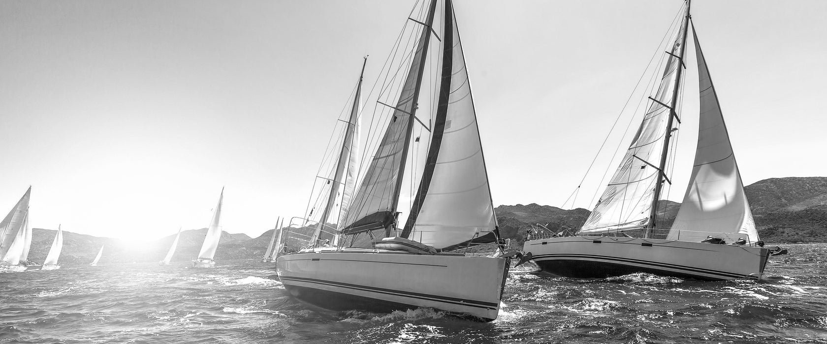 Luxusyachten bei Segelregatta, Glasbild Panorama