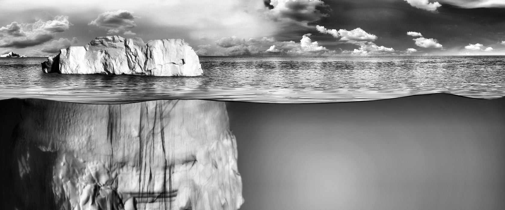 Riesiger Eisberg unter Wasser, Glasbild Panorama