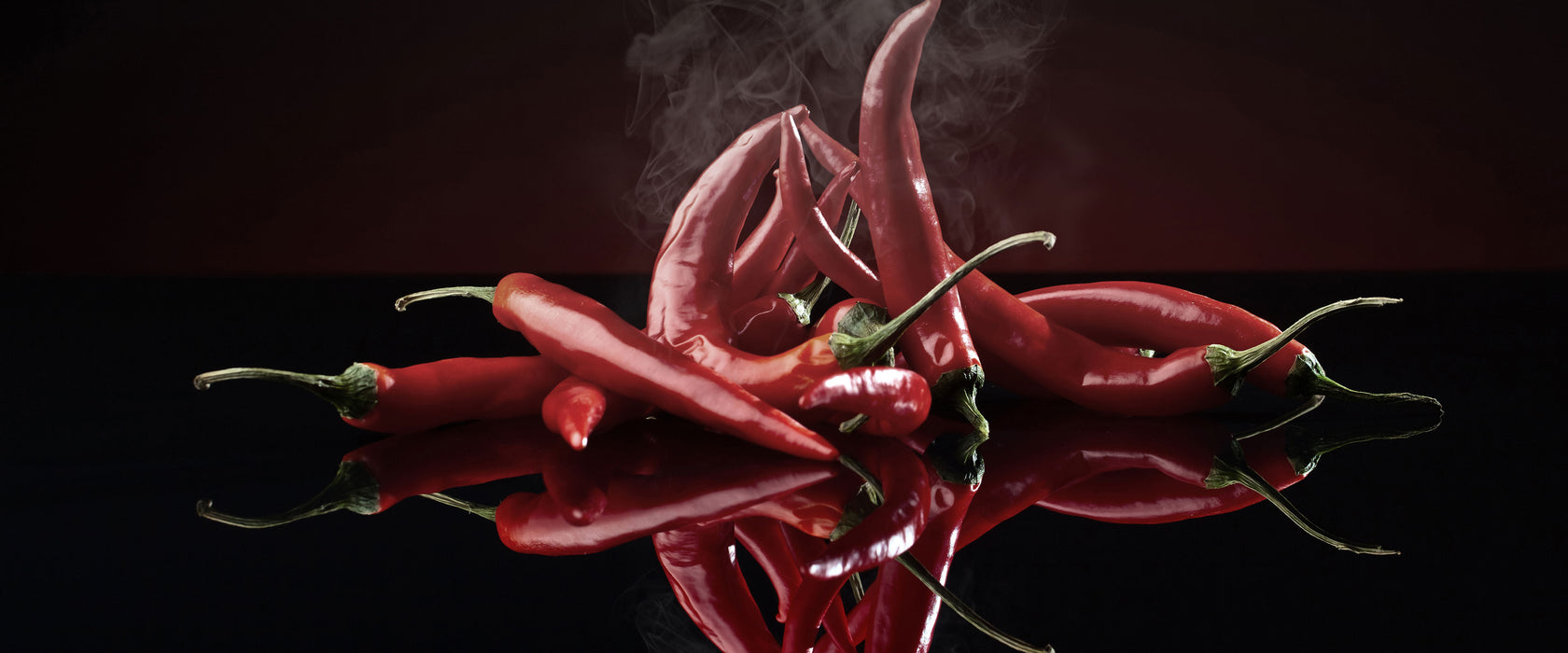 Feurige rote Chili-Schoten, Glasbild Panorama